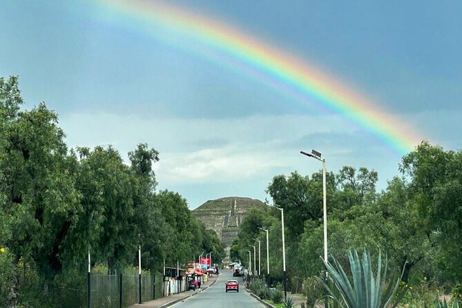 Teotihuacan without obligatory stops. No shops or restaurants. - Pyramid Time: Sun and Moon With a Human Explanation
