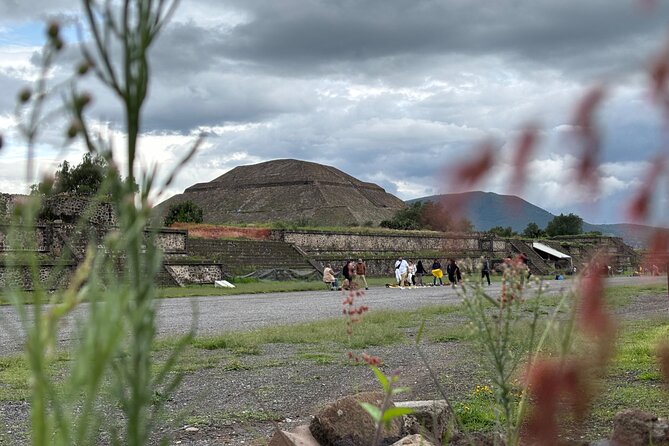 Teotihuacan without obligatory stops. No shops or restaurants. - Group Size and the Experience Rhythm (Max 50)