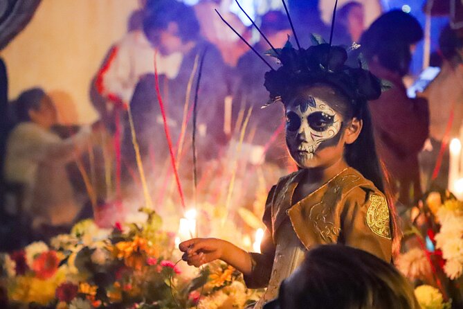 The real "Dia de muertos" tour in Mixquic + secret cemetery - Mixquic’s decorated altars: what to look for when you’re walking