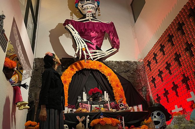 Tour cultural e inmersivo en Casa Dia de Muertos - English language, small group size, and the “fast and friendly” pacing