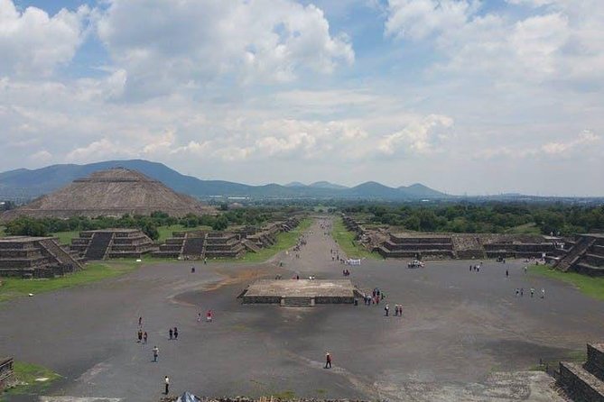Tour Teotihuacan and Guadalupano Sanctuary - The Human Factor: What Makes the Guide Matter Here