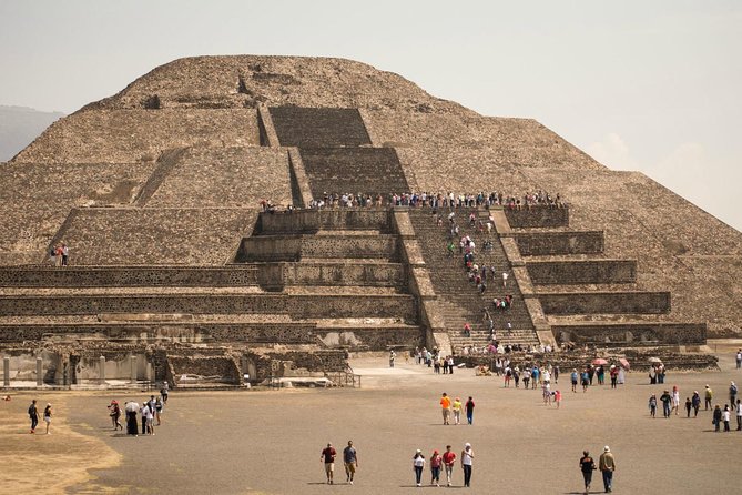 Tour to the Pyramids of Teotihuacán and Basilica of Guadalupe - Watch the Day Pace at the Basilica of Guadalupe
