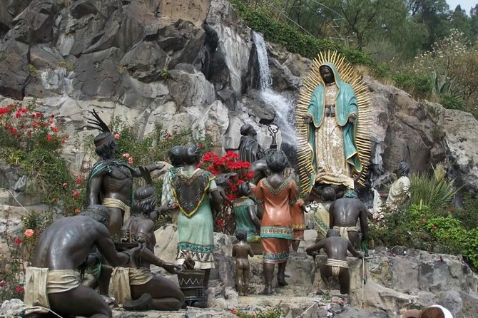 Tour to the Pyramids of Teotihuacán and Basilica of Guadalupe - Plaza de las Tres Culturas: Short Stop, Real Context