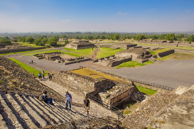 Unlock Teotihuacan Pyramids: Private Tour & Delicious Local Lunch - Calzada de los Muertos and the Sun Pyramid climb-up decision