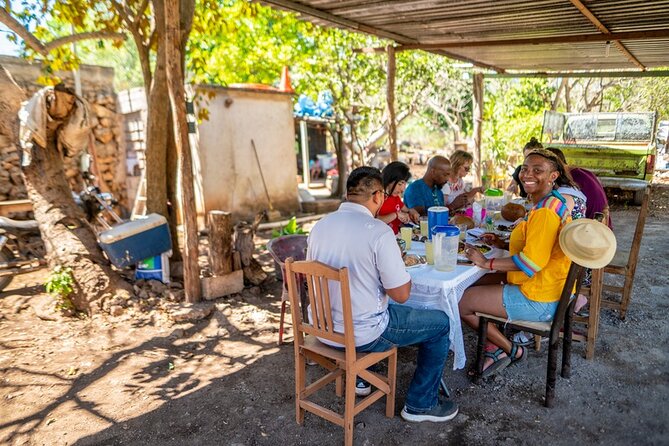 Unlock Teotihuacan Pyramids: Private Tour & Delicious Local Lunch - Quetzalcoatl Pyramid views: the moment your phone feels too small