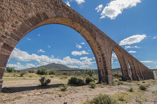 Unlock Teotihuacan Pyramids: Private Tour & Delicious Local Lunch - Riding public transit to San Martín de las Pirámides (fare included)