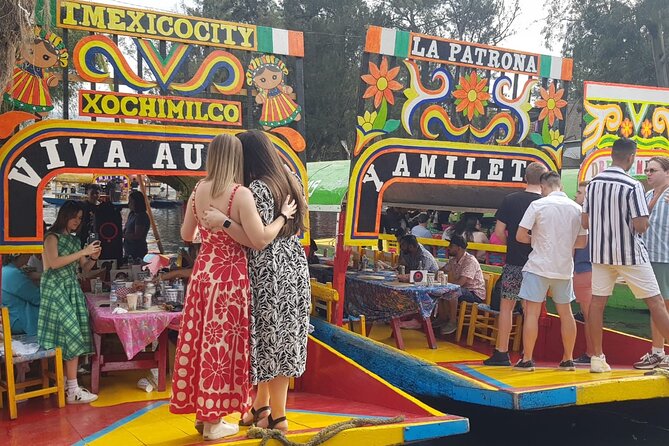 "Xochimilco: A Floating Mexican Fiesta" - Stop-by-stop: what happens during the Canales de Xochimilco portion