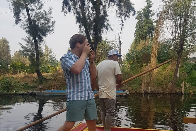 "Xochimilco: A Floating Mexican Fiesta" - Logistics that affect comfort: meeting place, transport, and group size