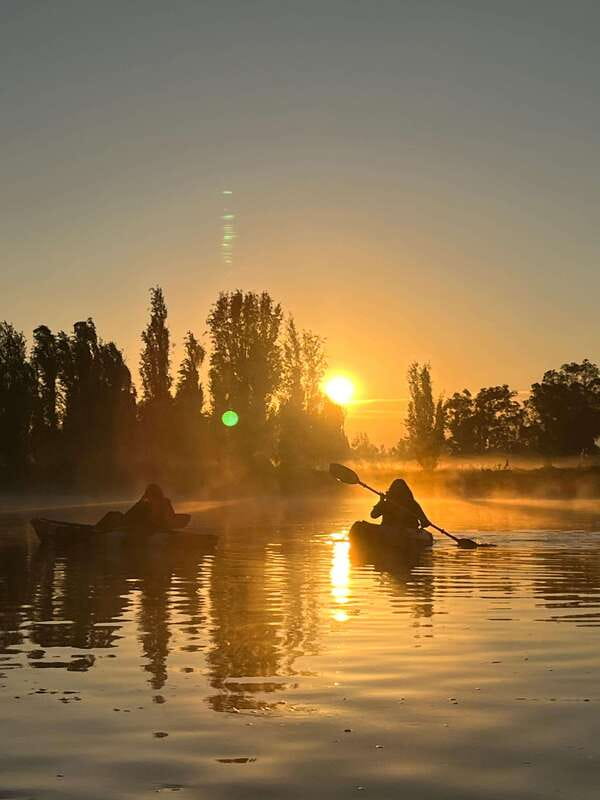 Xochimilco: amanecer en kayak Ciudad de México - Getting started at a soccer-field meeting point (and why that matters)
