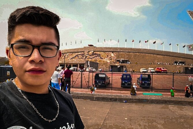 Xochimilco, Coyoacan and more tours - Estadio Olimpico Universitario: Quick Campus Photos and a Breather