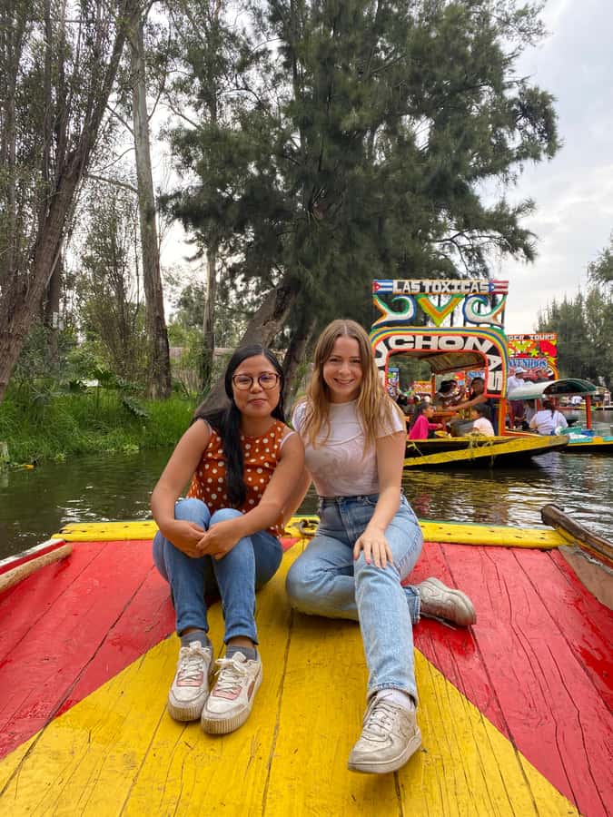 Xochimilco: Food and Trajinera Ride with Local Women - A 1-hour trajinera ride: music, canal life, and the view from the water