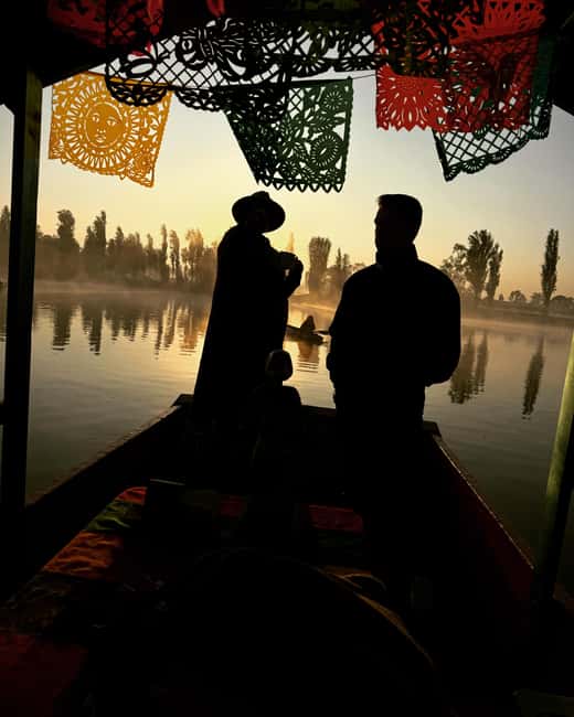 Xochimilco: Sanctuary of the Axolotl - The 1.5-Hour Canoe Ride: Water-Level History and Real Canal Views
