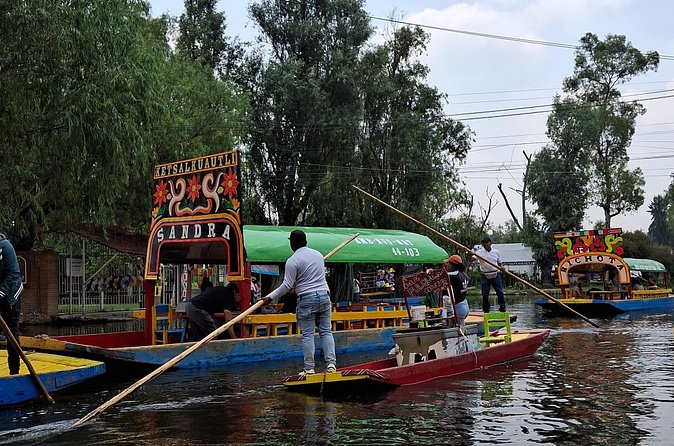 Xochimilco without Traps for Tourists BS"D - Drinks and food expectations: plan like it’s a snack setup, not a meal