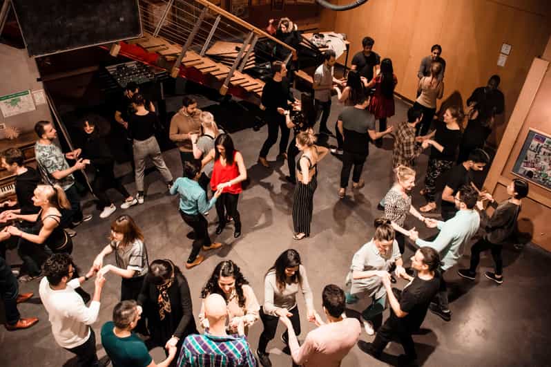 Zero to salsa for beginners - What happens during the lesson (and what to focus on)